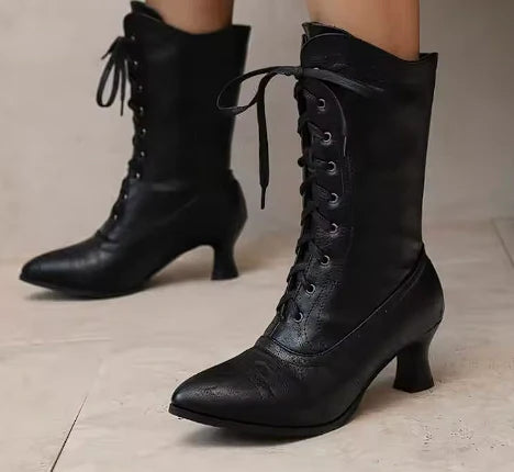 Botas Artemisa con Tacón Medio y Cordones – Confort y Estilo Atemporal
